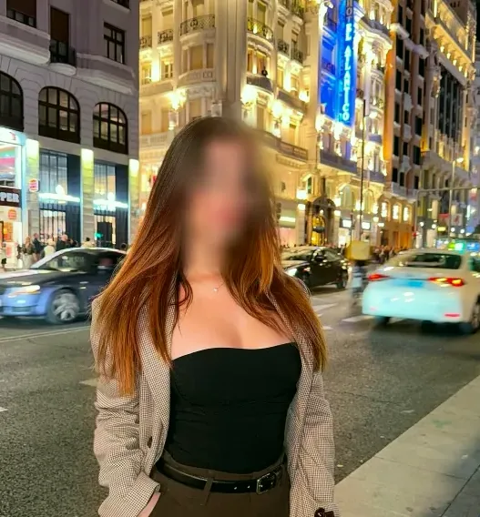 Andrea, 26