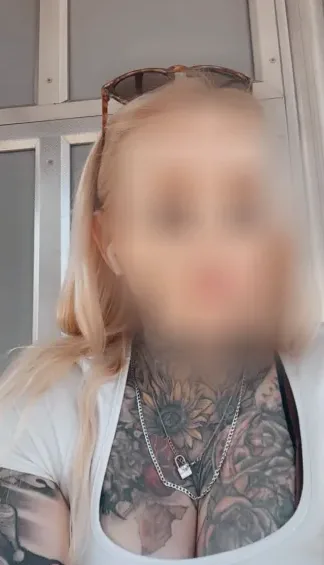 Daniela, 37