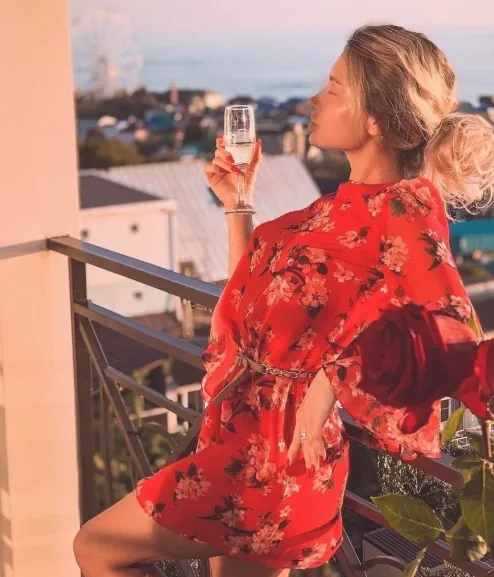 Elena, 38