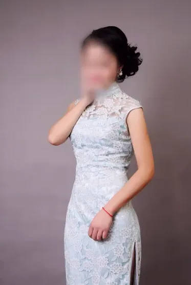 Elif, 28