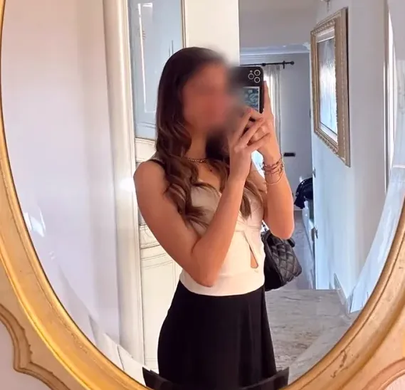 Hannah, 19