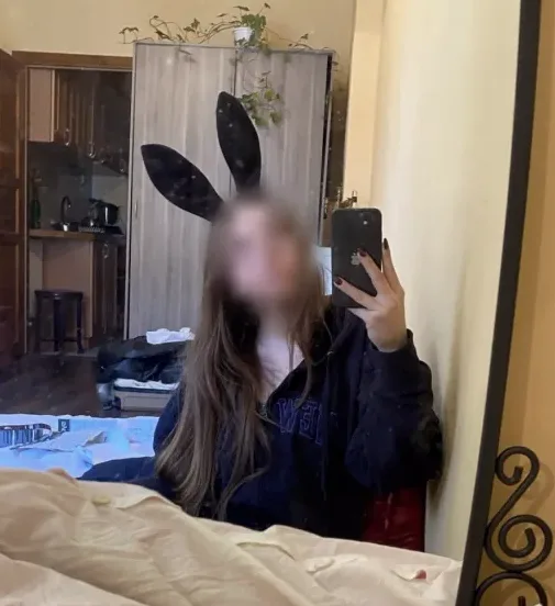 Katrin, 19