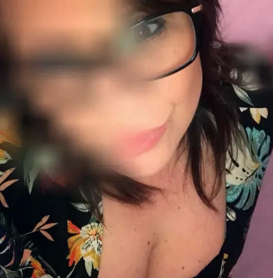 Larissa, 40