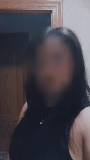 Nicole, 24