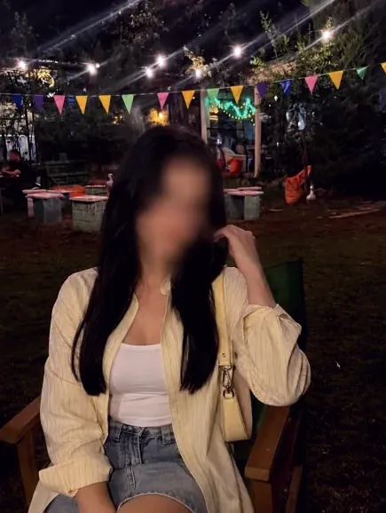 Nicole, 24