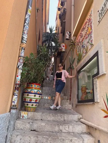 Pia, 35