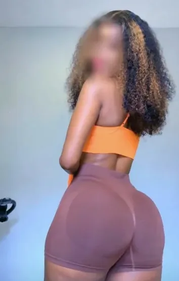 Sabrina, 37