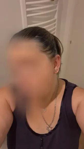 Zeynep, 31