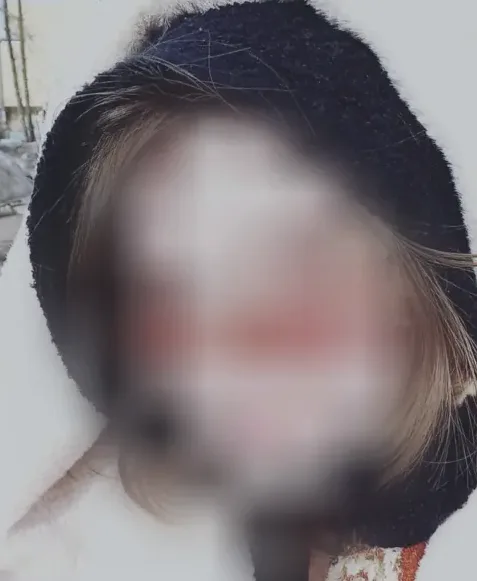 Zeynep, 19